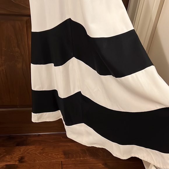 Susan Roselli by VIJACK Black and White evening gown. - Picture 2 of 5